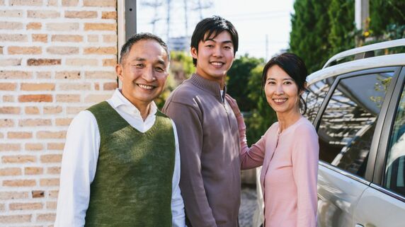 住民税非課税世帯じゃないと、2倍のお金を支払うことに…年金生活の親が「社会人の子の“住民票”」をそのまま放置しておくリスク。解決策は「世帯分離」【社労士の助言】