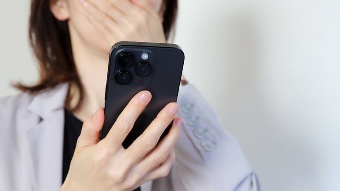 48歳フリーター長女、実家で同居の年金月16万円・そりが合わない79歳父を疎んで“サ高住”へ預けるも…1年後「貯金3,000万円」を使い果たして父が帰ってきたワケ【FPが解説】