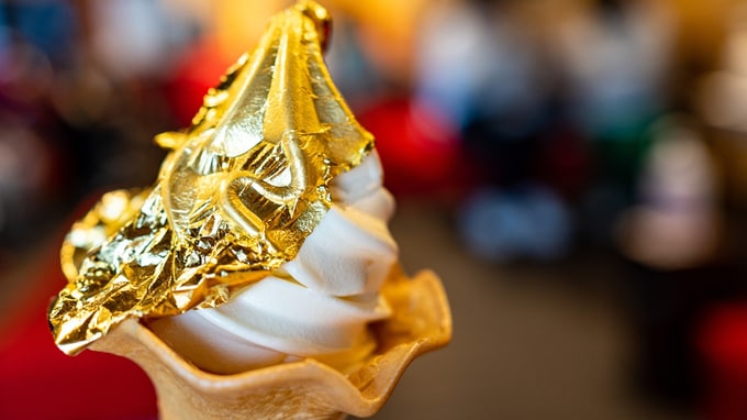 薄さなんと1万分の1ミリ…金沢名物「金箔ソフト」や、奈良時代から「食用金」があった日本の文化から紐解く「金箔」の価値