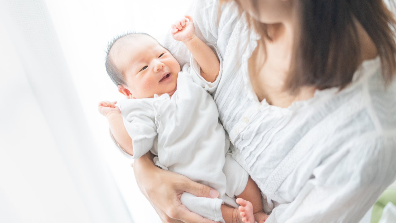 赤ちゃんが安心して〈すやすやネンネ〉…助産師が「抱っこのコツ」を伝授