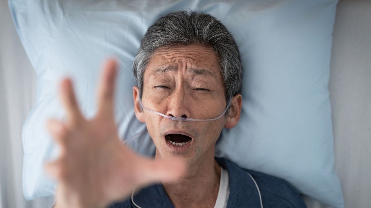 「なぜ、繰下げ受給なんてしたんだろう…」年金月25万円に増えたはずの72歳・男性、病院のベッドで“悔し涙を流した”ワケ