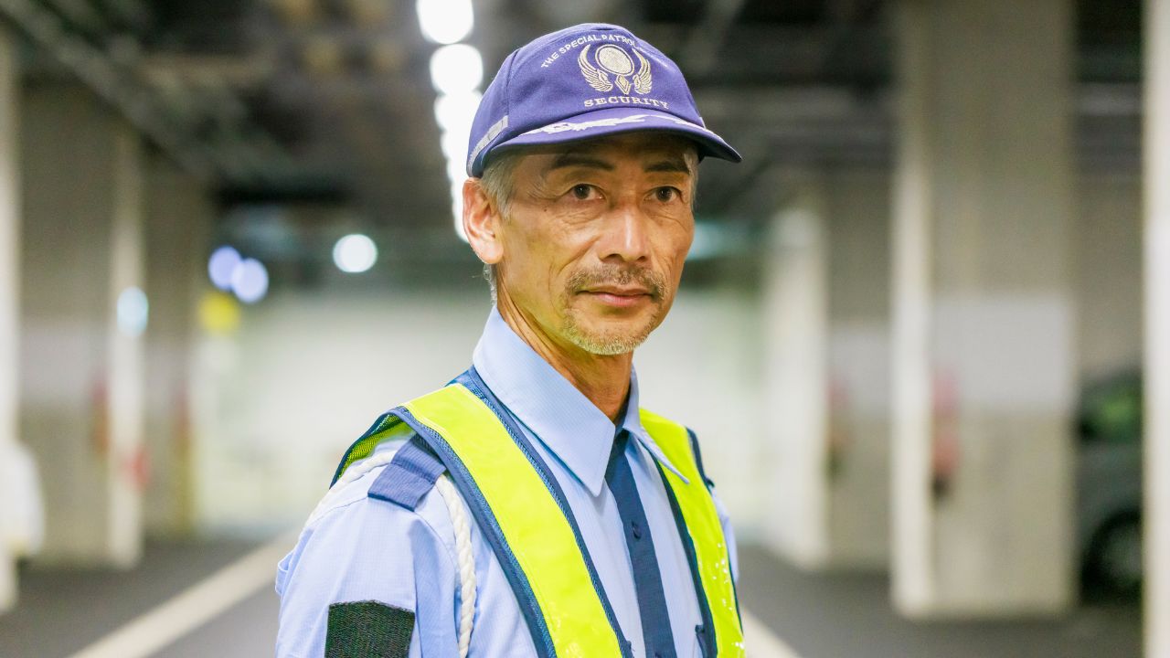 私がいなくなったら、息子は死んでしまう…〈退職金1,800万円〉〈年金月17万円〉71歳・警備員。10年ひきこもりの42歳・長男のため、今日も朝方5時まで働く