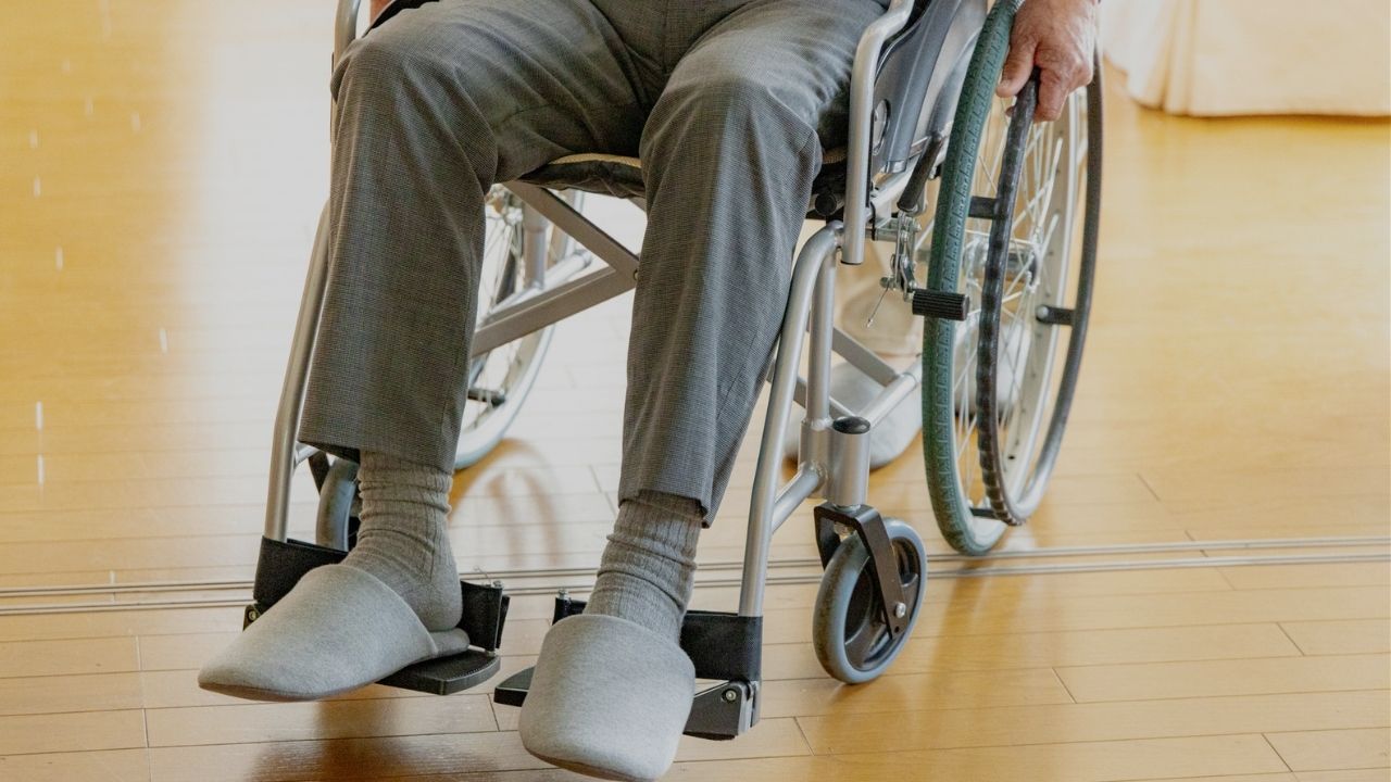 「繰下げ受給しなければ良かった…」年金月21万円に増額した72歳夫の痛恨。妻との〈オーロラを見る約束〉が果たせなくなった残酷な理由