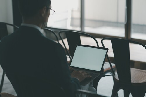 就職してからは仕事に没頭し、父親の財産について関心を持ったことはなかったという… （画像はイメージです／PIXTA）