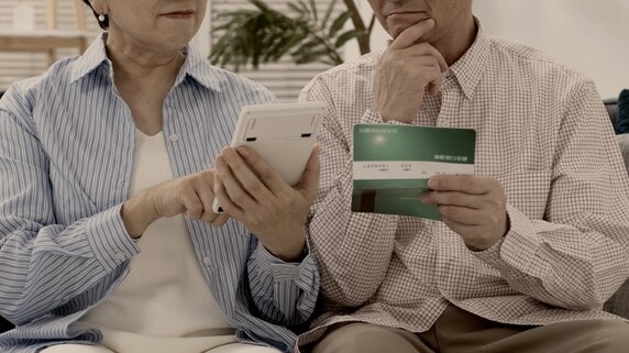 退職金で株＆外貨を一気買い♪…定年退職後のシニアがやらかしがちな、戦慄の投資行動【経済評論家が警告】