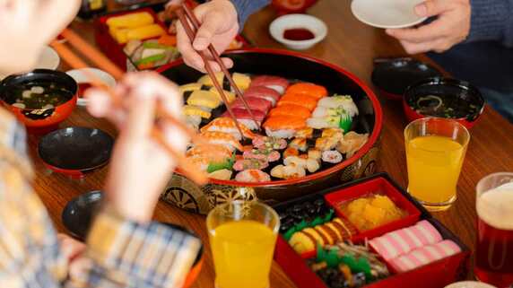 「孫の顔は見たい。でも毎週は…」年金22万円・貯蓄3,800万円の69歳女性、“頻繁に訪れる息子家族”に抱いた複雑な気持ち