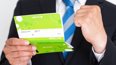 思わずガッツポーズ（※画像はイメージです／PIXTA)