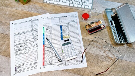 〈確定申告書〉第一表の記入項目…稼ぎに応じて書くべき「収入」と「所得」を把握しよう【税理士が解説】