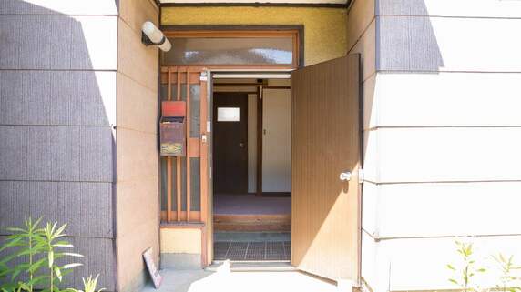 「父さん、ここでどうやって暮らしてきたの…？」年金月18万円・退職金1,700万円、“地方移住半年後”に娘が見た〈信じられない光景〉