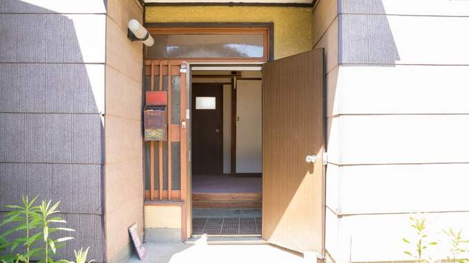 「父さん、ここでどうやって暮らしてきたの…？」年金月18万円・退職金1,700万円、“地方移住半年後”に娘が見た〈信じられない光景〉