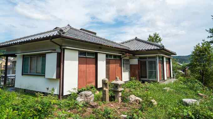 「勝手に相続放棄したのか!?」父の死後、兄妹が“絶縁”したワケ…〈300万円の家〉が残した深い溝