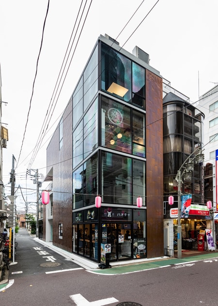 昔ながらの商店街に溶け込む「セレサージュ中目黒」