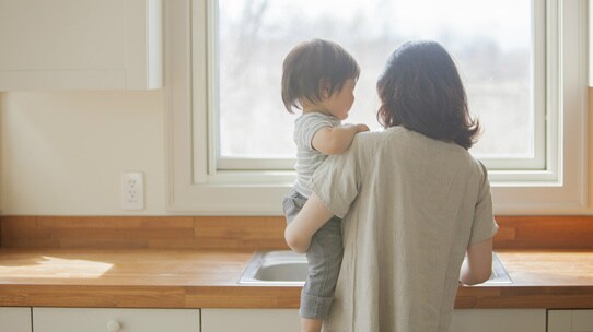 なぜ私にはできないの…?「離乳食作り」で涙するママたち