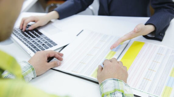 信頼できる保険営業担当者を見極める「質問」とは?