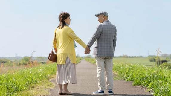 「おしどり夫婦と呼ばれていたが…」〈退職金2,300万円〉夫の定年退職から1年後、妻が告げた「別れ」のワケ