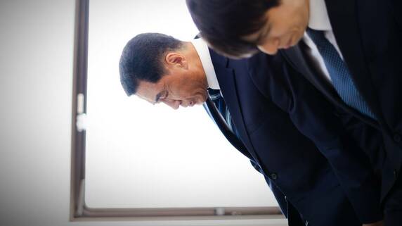 税務調査官「これは税金とれませんね…」年収4,000万円の77歳夫が急逝…2年後、税務調査の現場で〈20歳年下の妻〉が差し出した“とあるブツ”【税理士の助言】