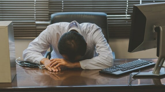 開業医が働けなくなったときはどうする？「医療保険」と「就業不能保険」の必要性