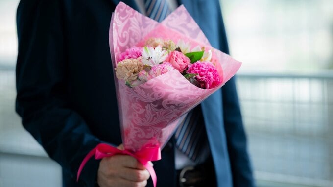 「長い間ありがとう」妻が用意した退職祝いの席で涙した夜…翌朝、60歳夫に突きつけられた〈衝撃の一言〉