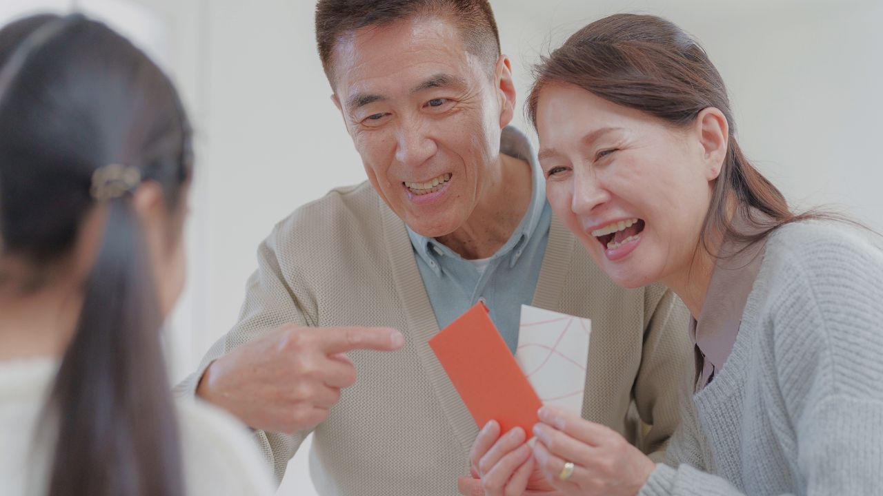 「もうお金がない、とはまだ言えません」“お盆玉2万円”を用意した70代夫婦のもとへ東京から息子家族が帰省も、不穏な空気…孫と息子から出る小さな不満の連続に悶々