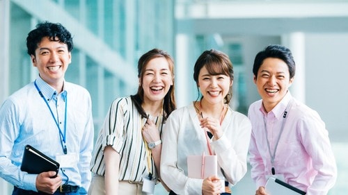 まさにまぶしすぎるほど立派な会社のように見えているが…。（※写真はイメージです／PIXTA）