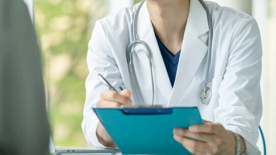 老化という“病”を治す「有望な物質」は発見済み…社会実装されるには何が必要か【医師が解説】