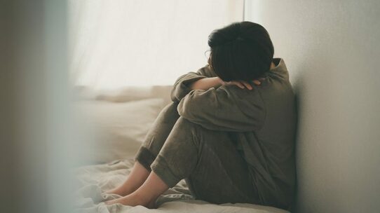 投薬治療で「うつ病」悪化の30代女性…症状を改善させた「意外なアプローチ」【医師が解説】