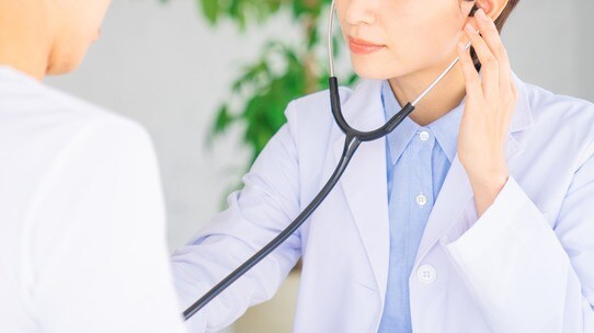 「従業員の健康診断」は企業の義務だが…従業員が拒否した場合、どうなるのか?【社労士が解説】