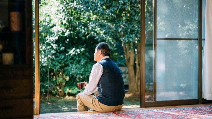 「その通帳も棺桶に入れてもらったら？」…長男が叩きつけた断絶。〈資産8,500万円〉〈年金月21万円〉77歳男性、潤沢な資産を守り抜いた“代償”