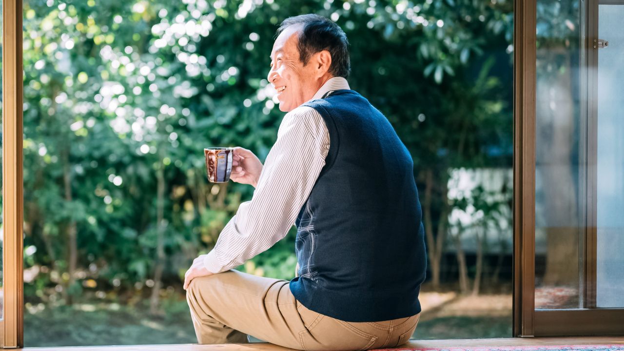 もう、誰からも電話がこないんだな…〈年金月21万円・65歳の元部長〉、会社を辞めた翌日に感じた喪失感