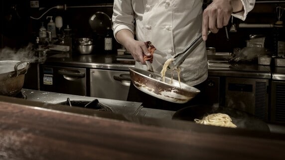 予約困難・大人気のレストラン、64歳オーナーが事業承継を検討も…買い手に鼻であしらわれた「あんまりな理由」【税理士が解説】