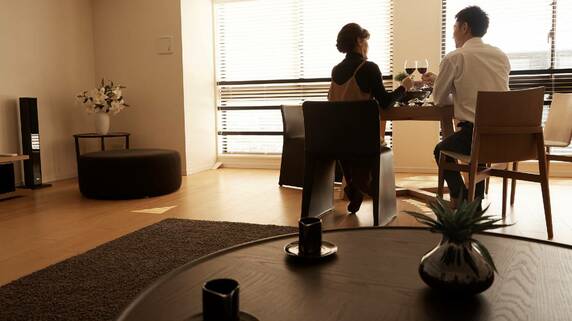 夫の昇進を喜べない…世帯年収1,500万円以上のパワーカップル「4割が離婚を意識」、背景に潜む「キャリア・対等性・時間資本」 の問題