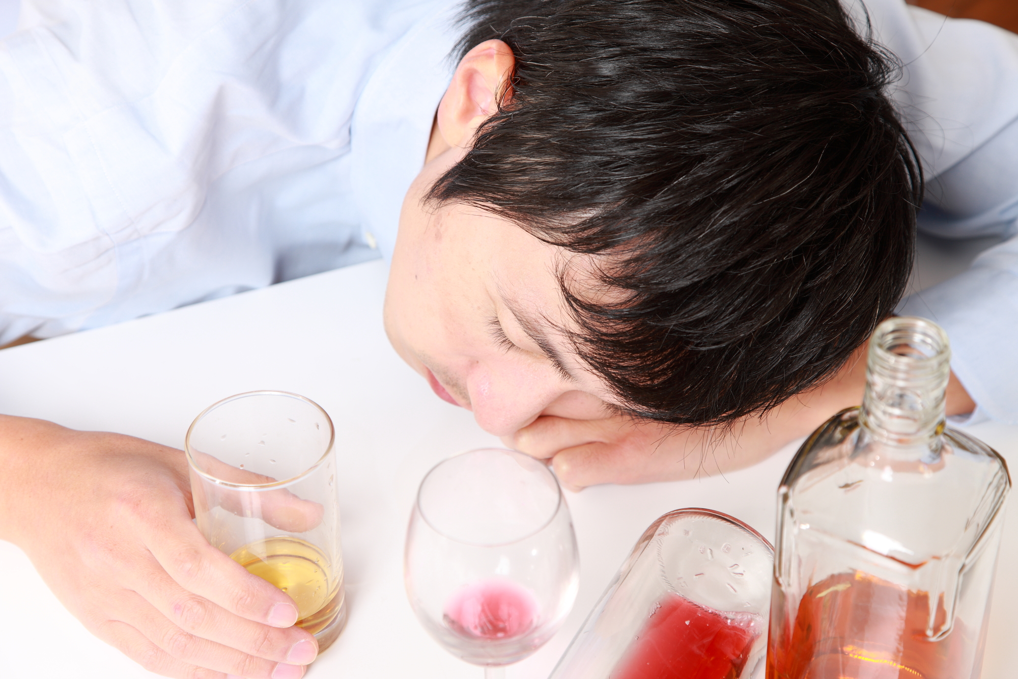 お酒の美味しい時期だが…“飲みすぎ”で認知症リスク2.6倍！毎日の飲酒「種類別の適量」【医師が解説】