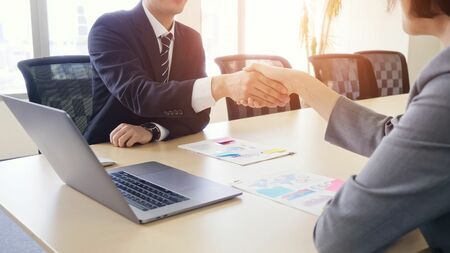 「事業譲渡」を行う場合