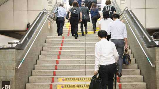 手取り約15万円…新卒社会人の平均初任給と生涯年収