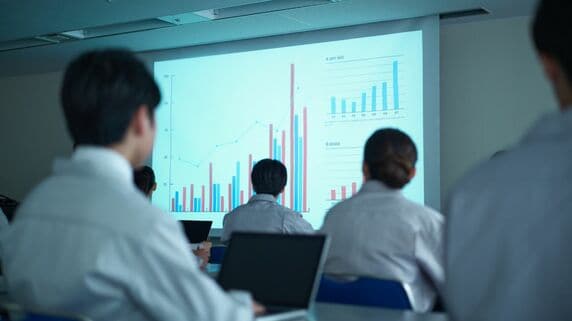 株価上昇が止まらない「直近1ヵ月で476％高」の大爆騰銘柄…祖業は繊維も「儲からないから」事業を整理→いまは〈AI関連銘柄〉として大ブレイク【昨日動いた個別株】