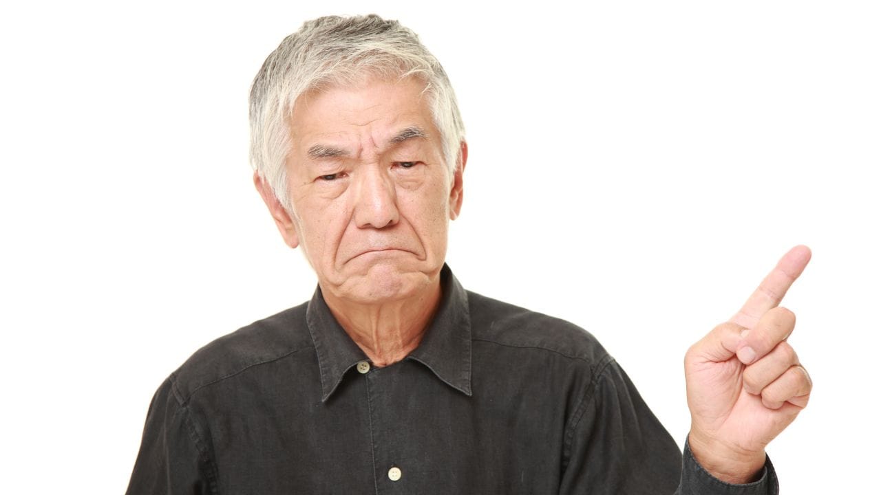 「勝手に庭の木を切るな！」 〈年金月16万円・81歳父〉、庭が荒れに荒れて苦情殺到でも、父が実家を去らないワケ