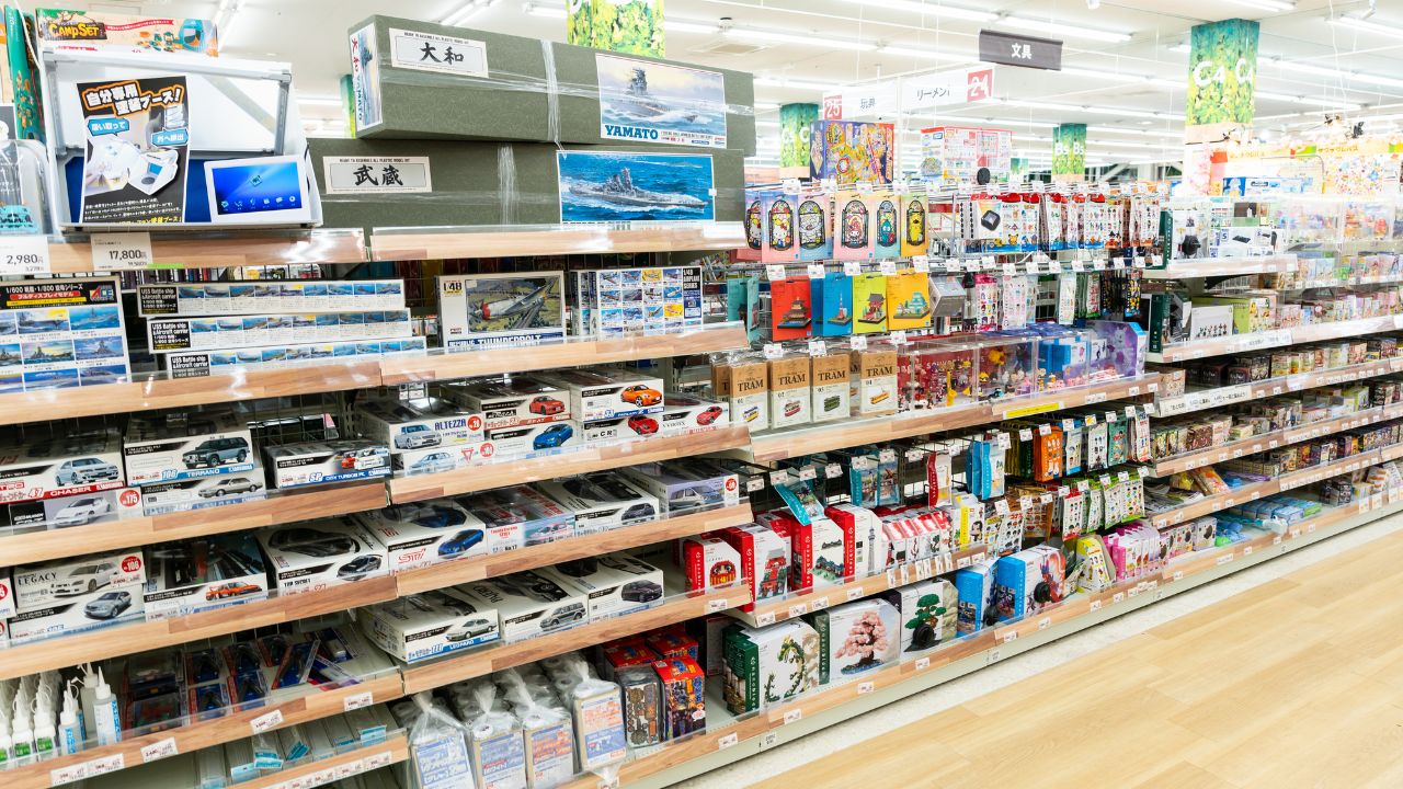 「おじいちゃん、おもちゃ買って！」と泣く孫を断固拒否。70代夫婦が代わりに手渡した「1冊のノート」の正体