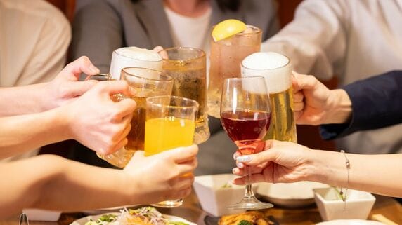 「正直行きたくない。でもね…」〈年収480万円・32歳サラリーマン〉会社の飲み会で今夜も“割り勘負け”。飲めないのに断れない「切実な理由」