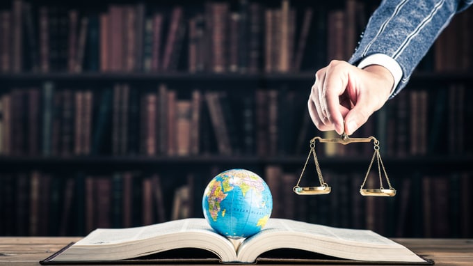 香港の「弁護士」に仕事を頼むといくらかかるのか？