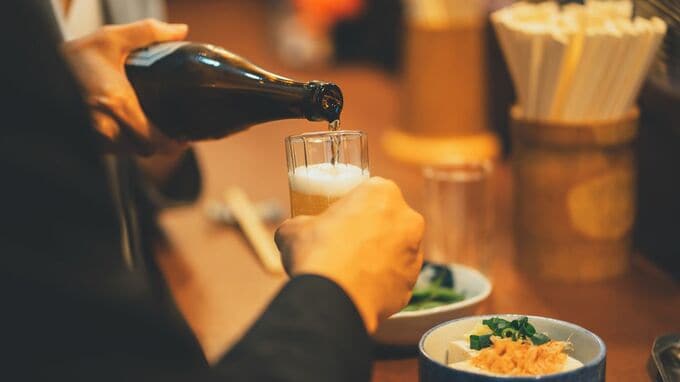 「すべてを失ってしまいました…」年収1,000万円の52歳管理職、コンビニ弁当を食べながら噛み締める孤独。きっかけは「地方出張の夜、居酒屋で」