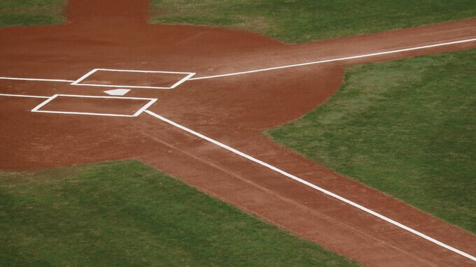 多忙な職務の傍ら筆を取った野球部監督…本に込めた想いとは？