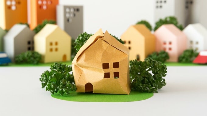 不動産トラブル「うちの敷地を通るお宅の水道設備、撤去して！」隣人のクレームに困惑…助けになる民法改正の中身とは？【弁護士が解説】