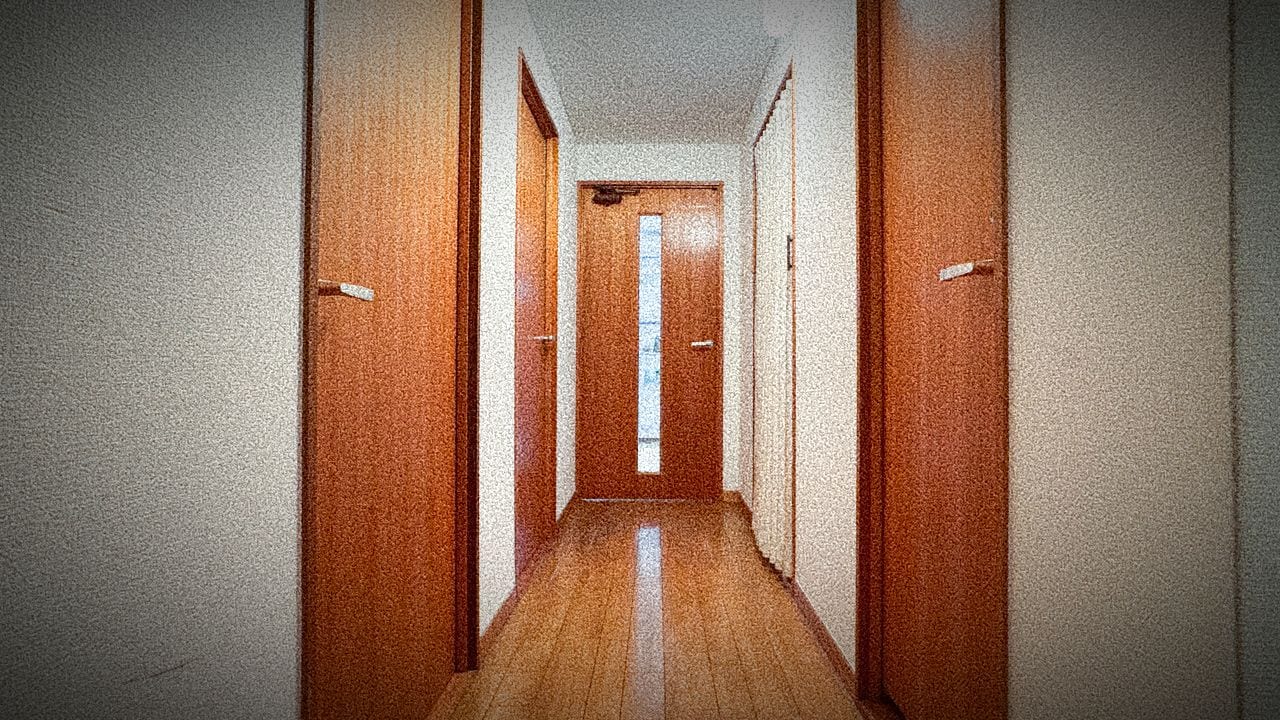 「助けて…」〈年金月16万円・貯金980万円〉85歳父の掠れた声。独身息子が実家で目撃した「衝撃的な惨状」と老親一人暮らしの限界
