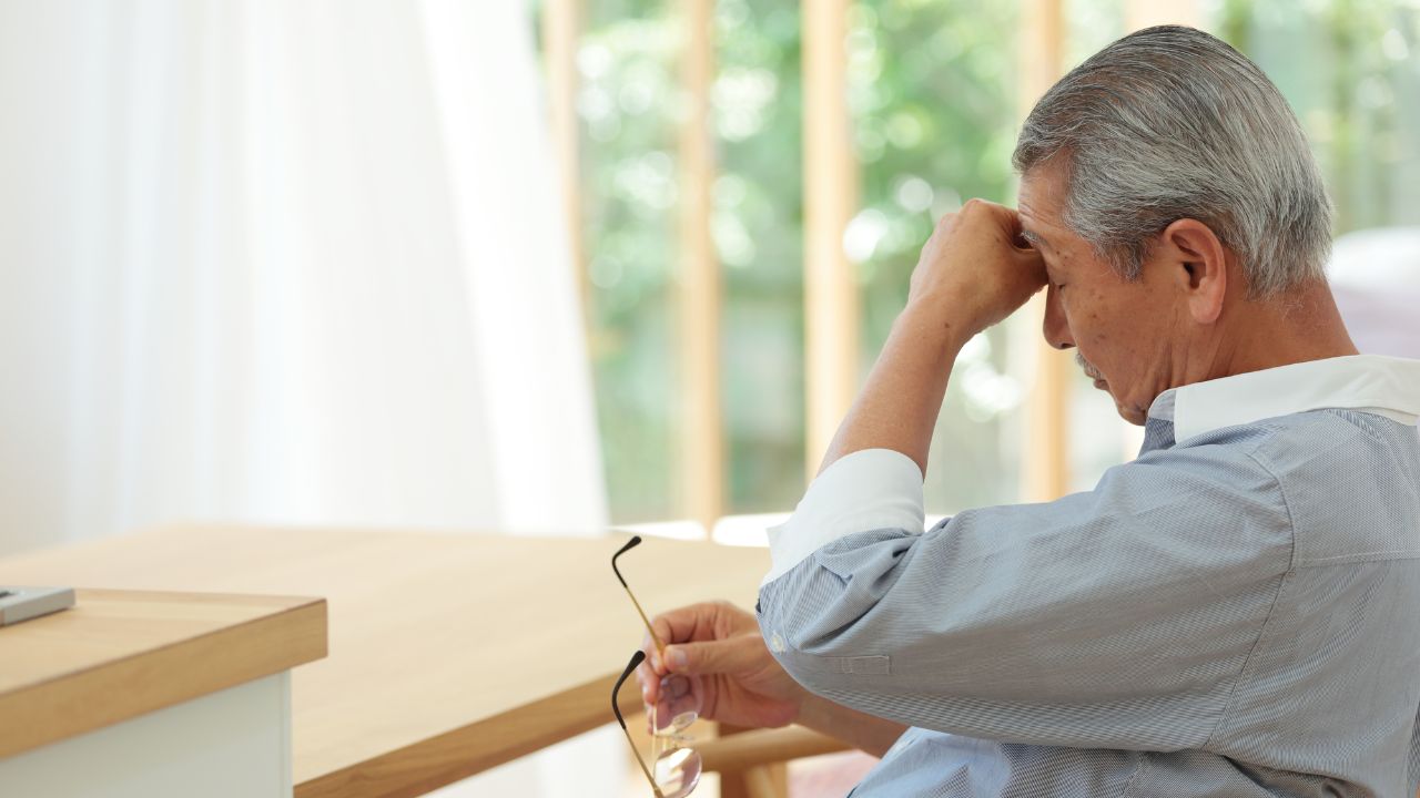 もう、売るものがありません。〈年金月17万円・75歳男性〉、固定資産税の支払いも滞り…バブル期に叶えた「庭付き一戸建て」を手放す悲劇