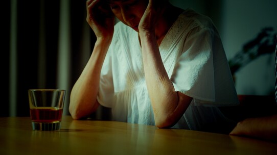 年金事務所職員「残念ですが、遺族年金は支給されません」…年下夫が急逝→ひとり遺された57歳妻、まさかの事態に絶望【CFPが警告】