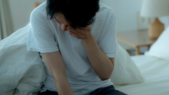 脂肪肝の予防・改善には「睡眠」が重要。寝つきを良くする方法も紹介【医師が解説】