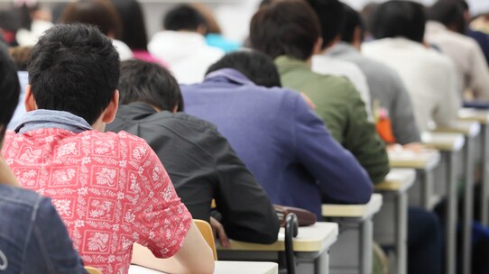 「偏差値70でも志望校“全落ち”」「偏差値50台のまま合格」…医学部入試で起こる〈大番狂わせ〉の正体【元医学生講師が解説】