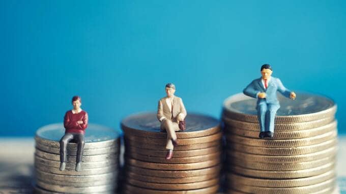 40代会社員の平均給与、月額44万円…同年代非正規、まさかの差額に「なにかの間違いでは」