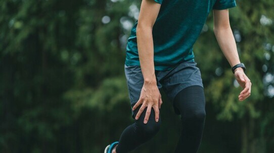 知らずに走るのは危険!ランニングで股関節を痛める「3つの原因」と対処法【専門医が解説】
