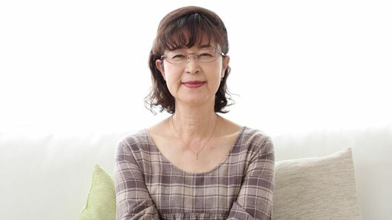 父が亡くなり、母はなけなしの貯金100万円で老人ホームへ→突然「実家に住む」と姉が宣言。あまりの横暴に憤りも、妹が何も言わぬ理由